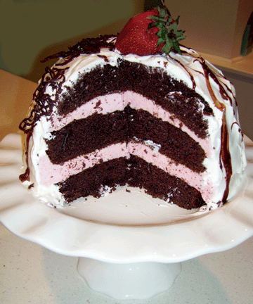 A peek inside the cake. Just look at all that yummy chocolate and strawberry sweet goodness.
