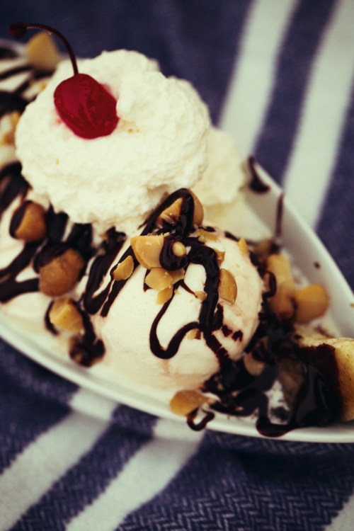 banana splits grilled