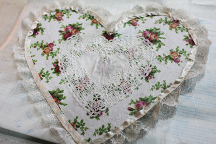 deco heart with lace