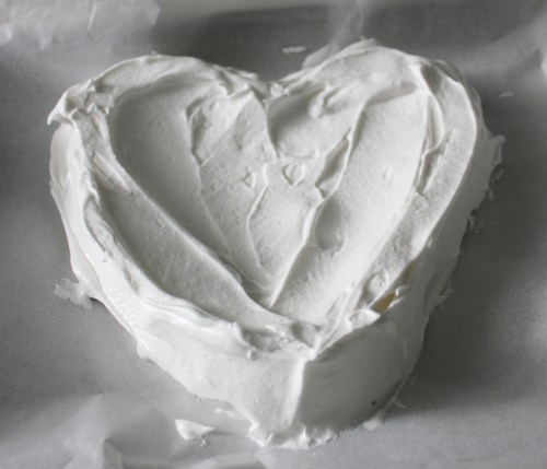 Line a baking sheet with parchment. Form a heart, using a spoon to spread out the meringue (or a circle). You want the edges to be higher than the middle.