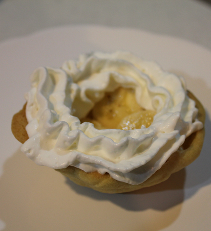 Put a thick ring of whipped cream around the top if you want to add a handle and stick it into the whipped cream to hold it upright.